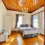 Necip Bey Konagi Gazde/Camere de închiriat *